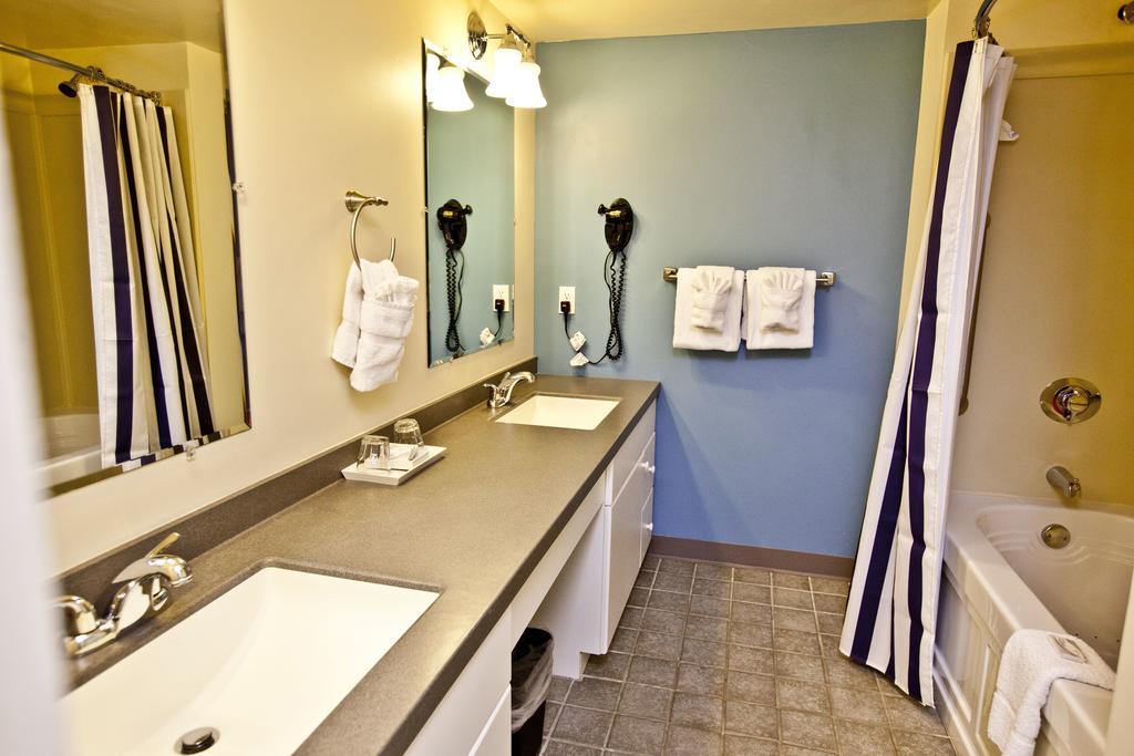 Oceancliff I & II Hotel Newport Bagian luar foto