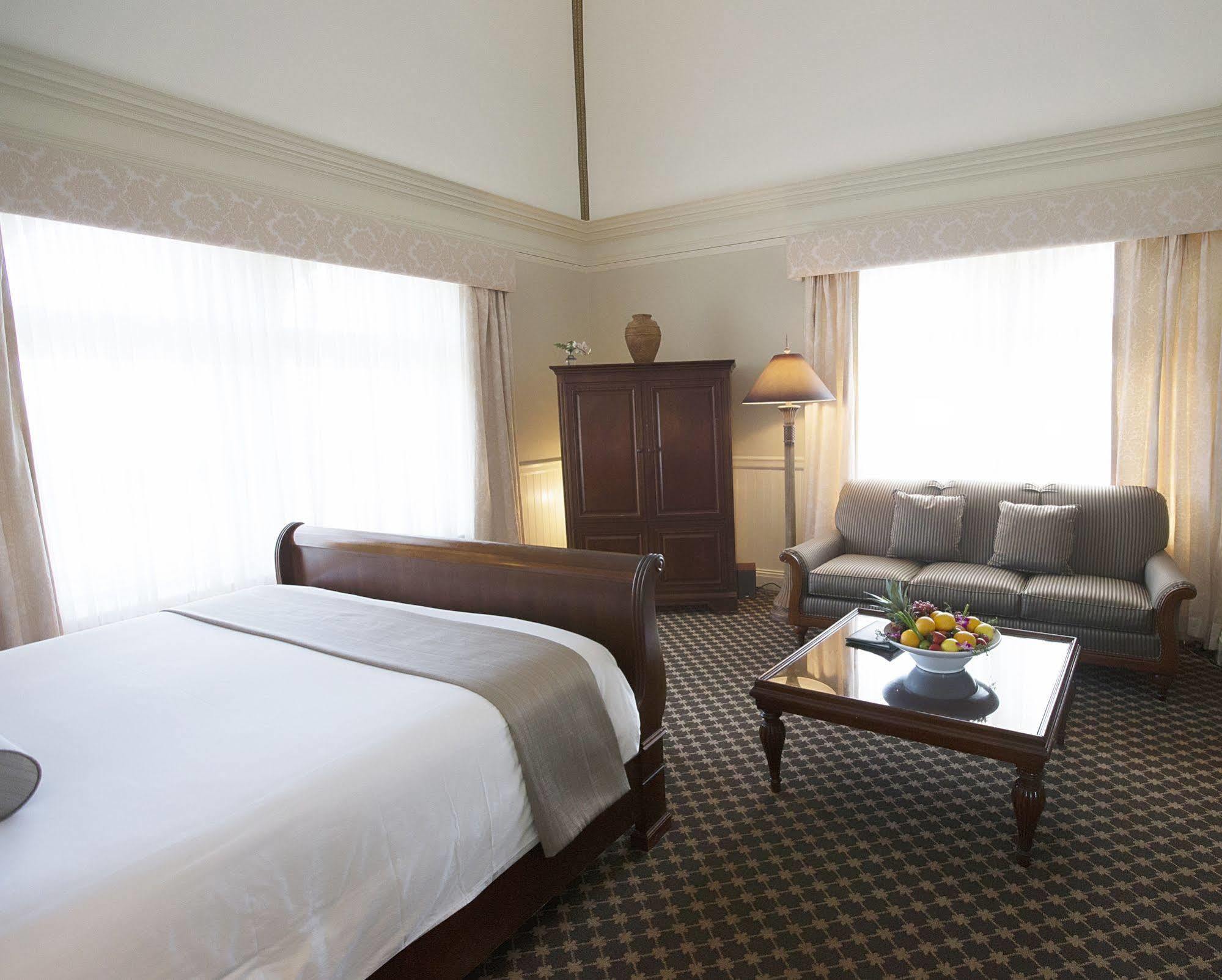 Oceancliff I & II Hotel Newport Bagian luar foto