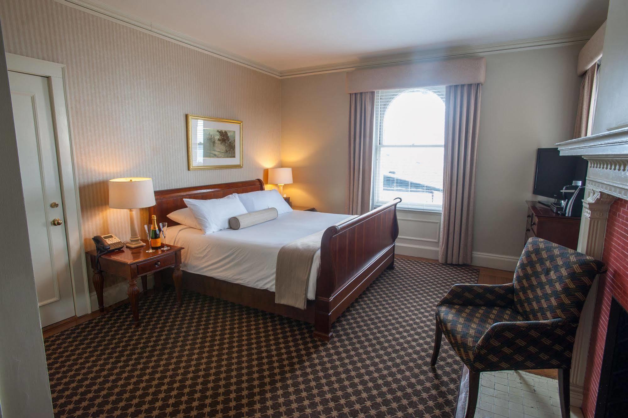 Oceancliff I & II Hotel Newport Bagian luar foto